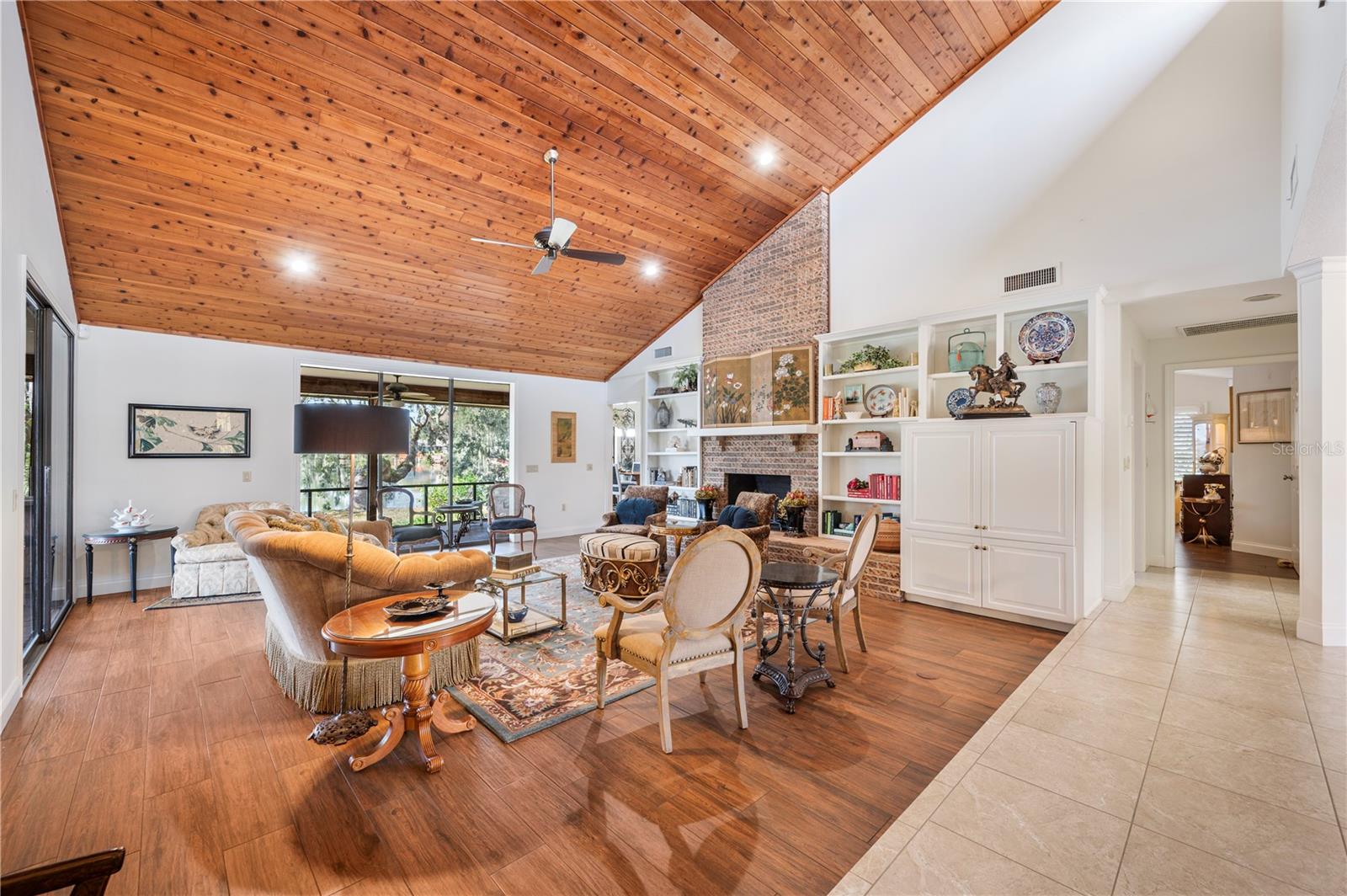 CHRISTINA WOODS PH 09 - Residential