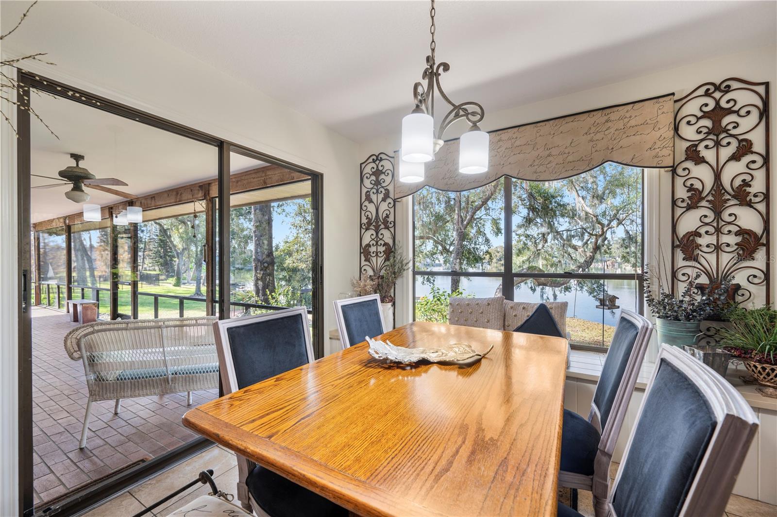 CHRISTINA WOODS PH 09 - Residential