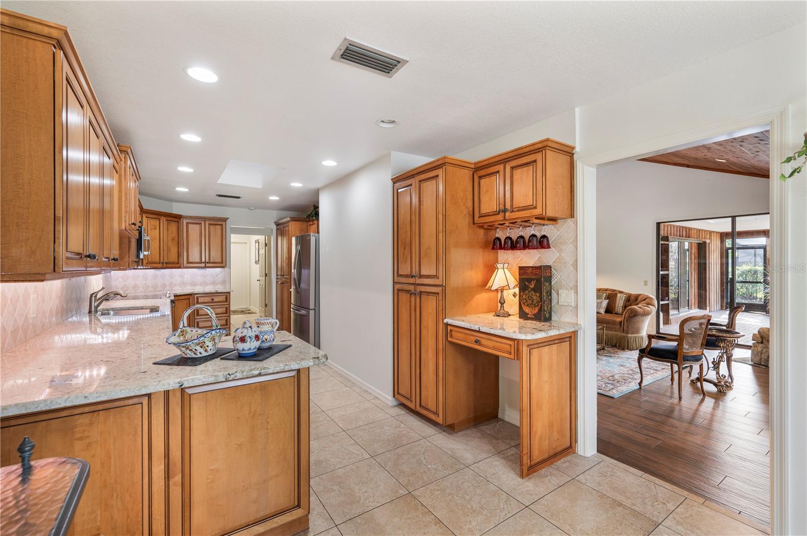 CHRISTINA WOODS PH 09 - Residential