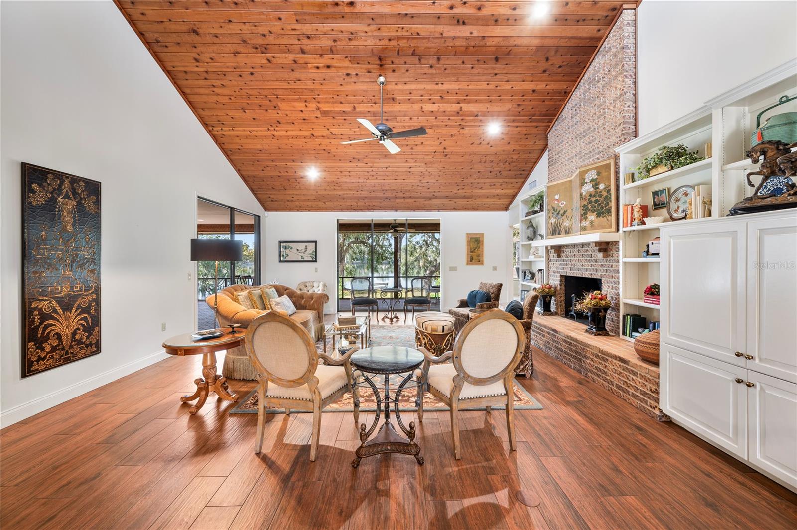 CHRISTINA WOODS PH 09 - Residential