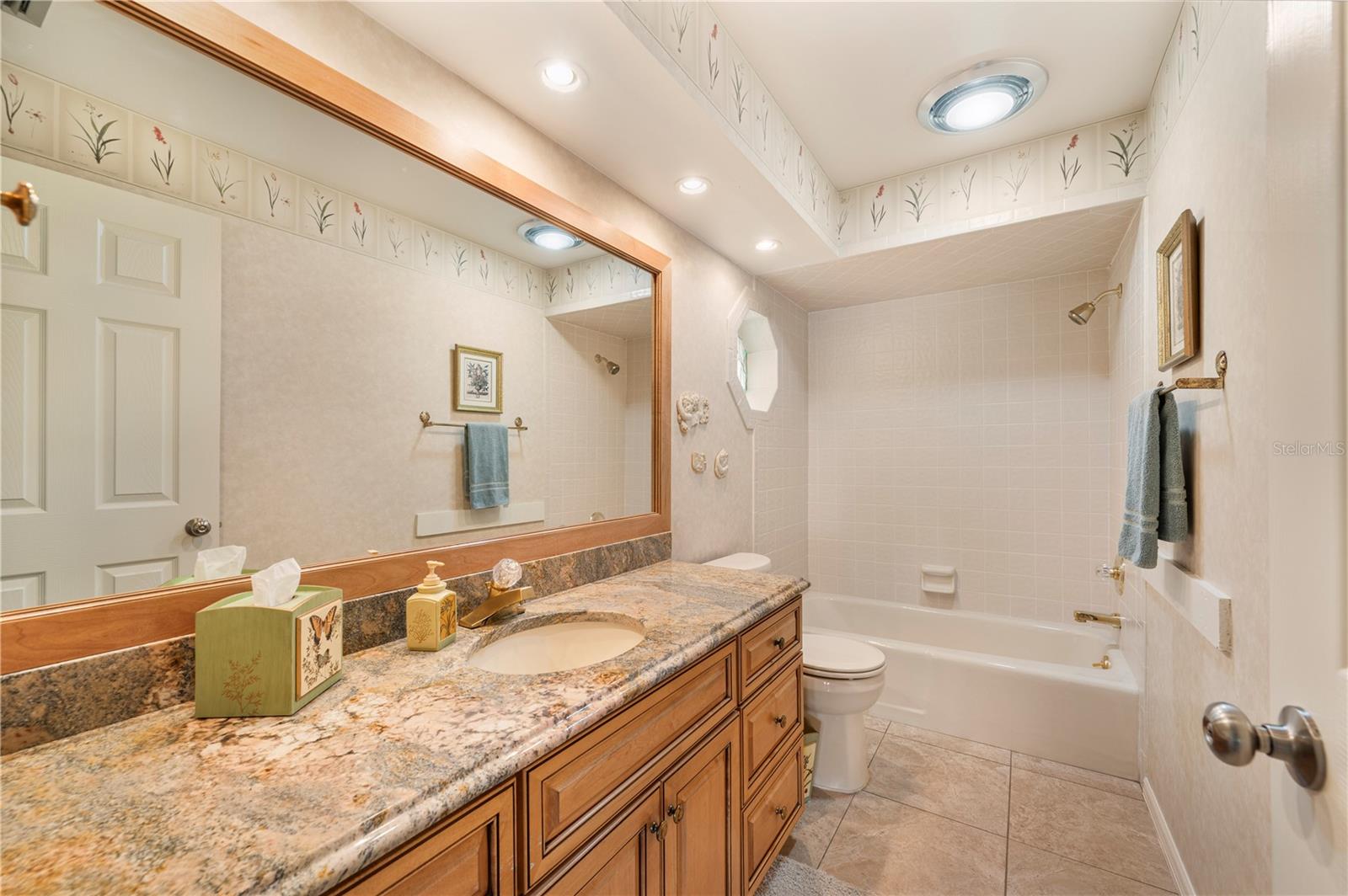 CHRISTINA WOODS PH 09 - Residential