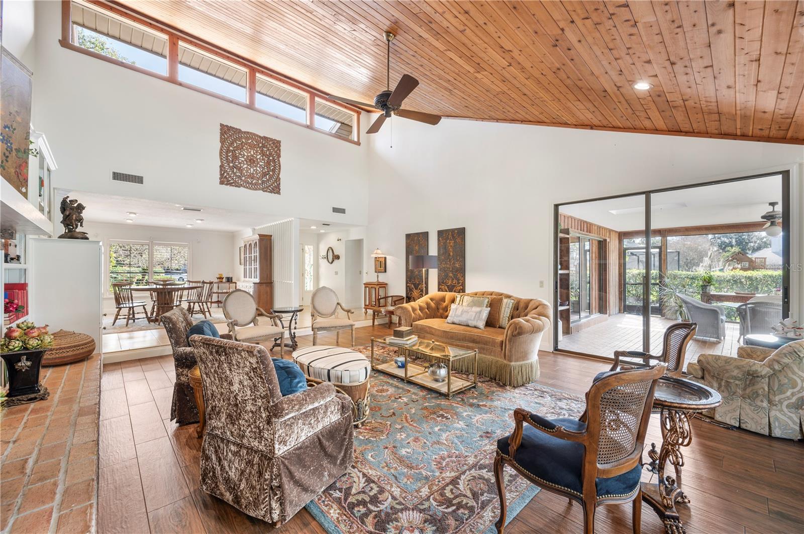 CHRISTINA WOODS PH 09 - Residential