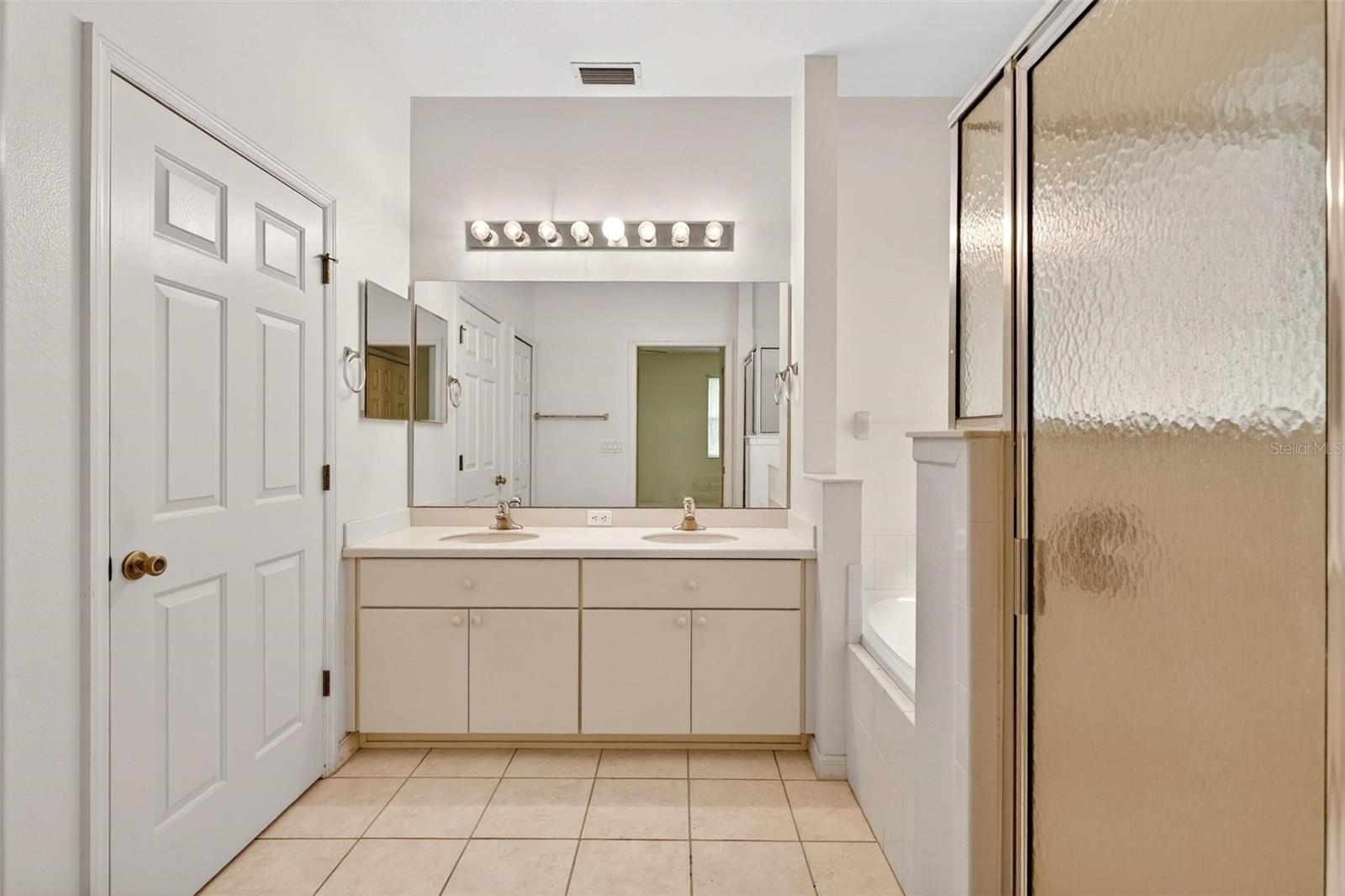 ROYAL HIGHLANDS PH 02-B LT 1317 PB 50 PG - Residential