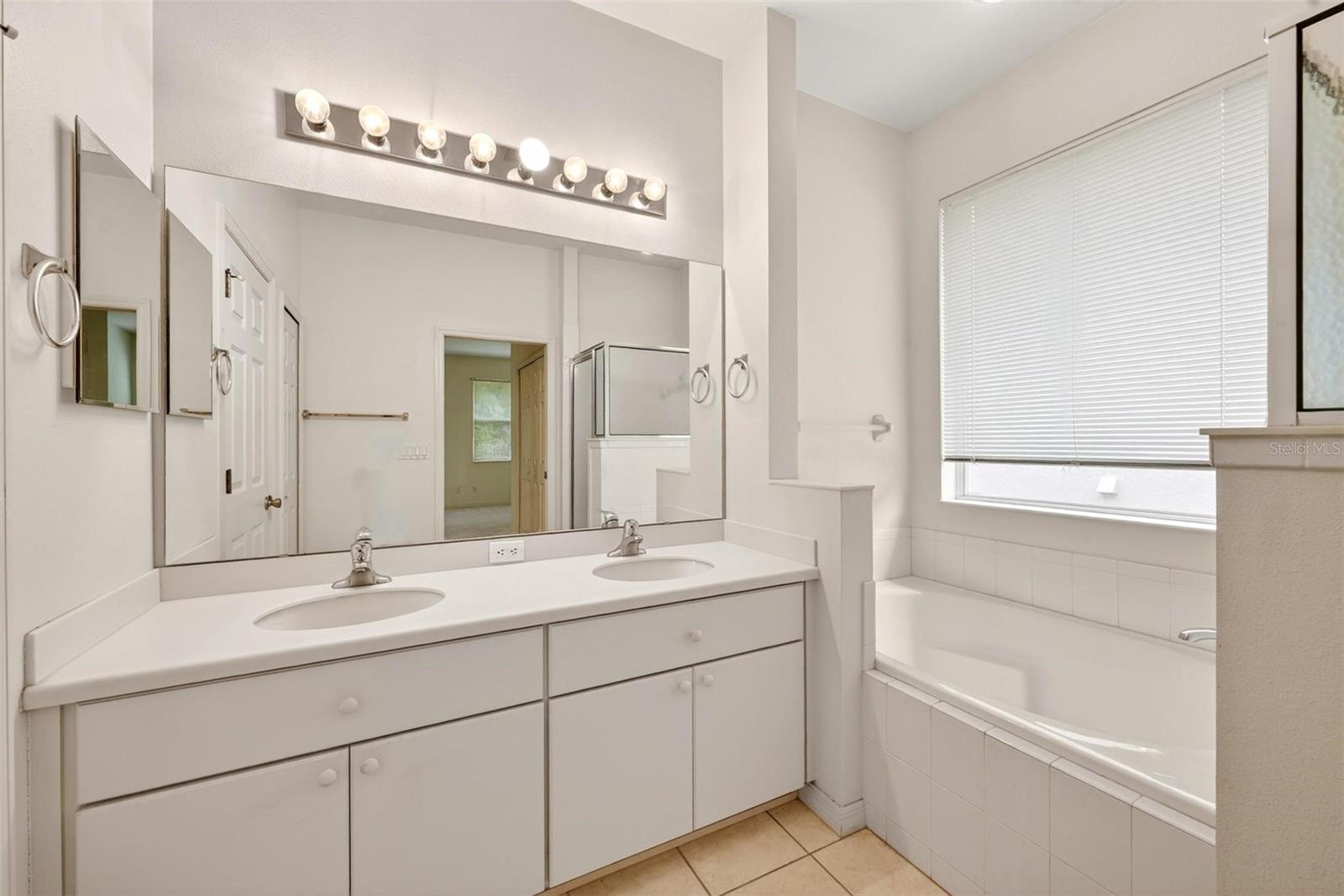 ROYAL HIGHLANDS PH 02-B LT 1317 PB 50 PG - Residential