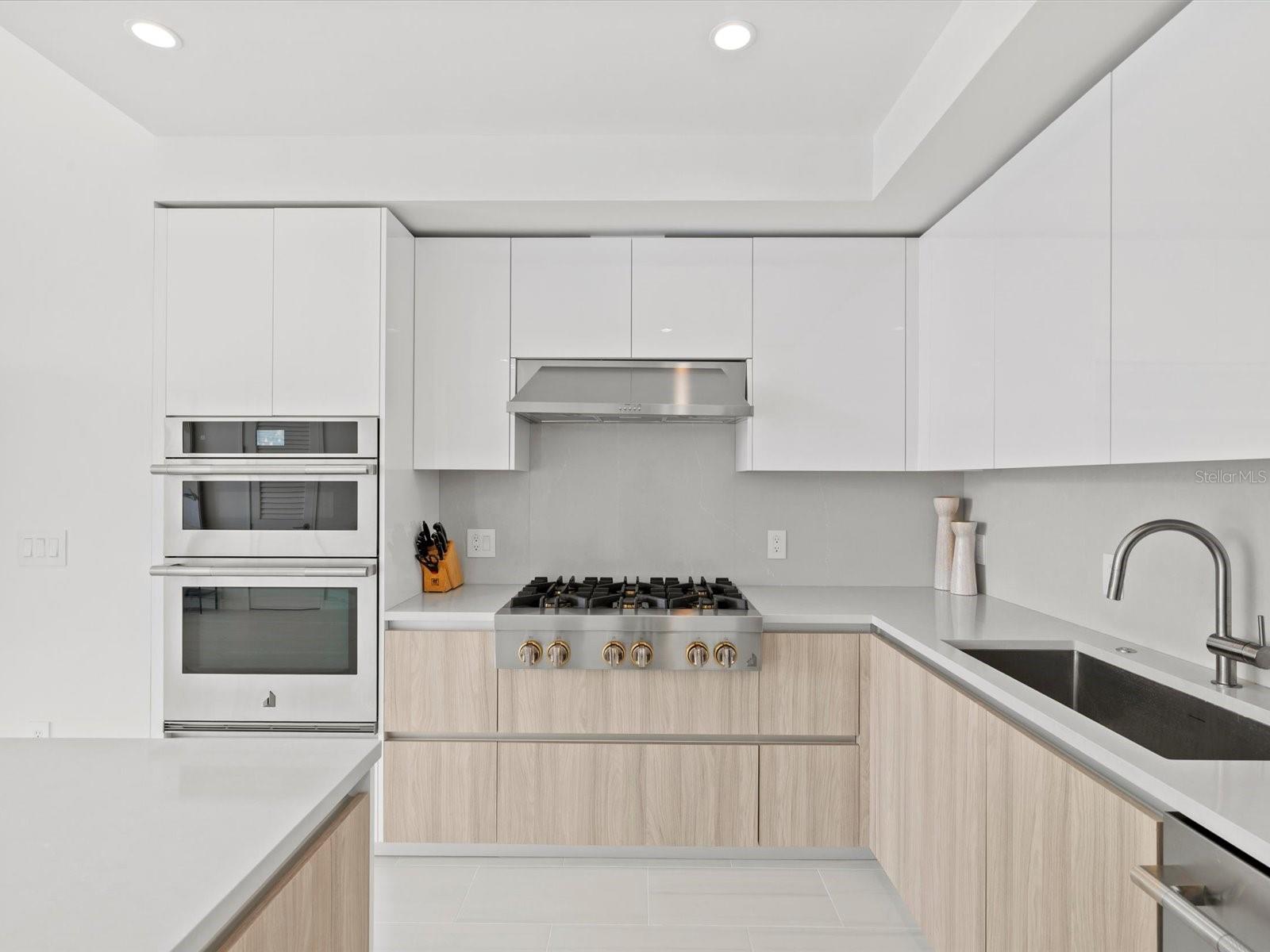 RESIDENCES AT 400 CENTRAL - Residential