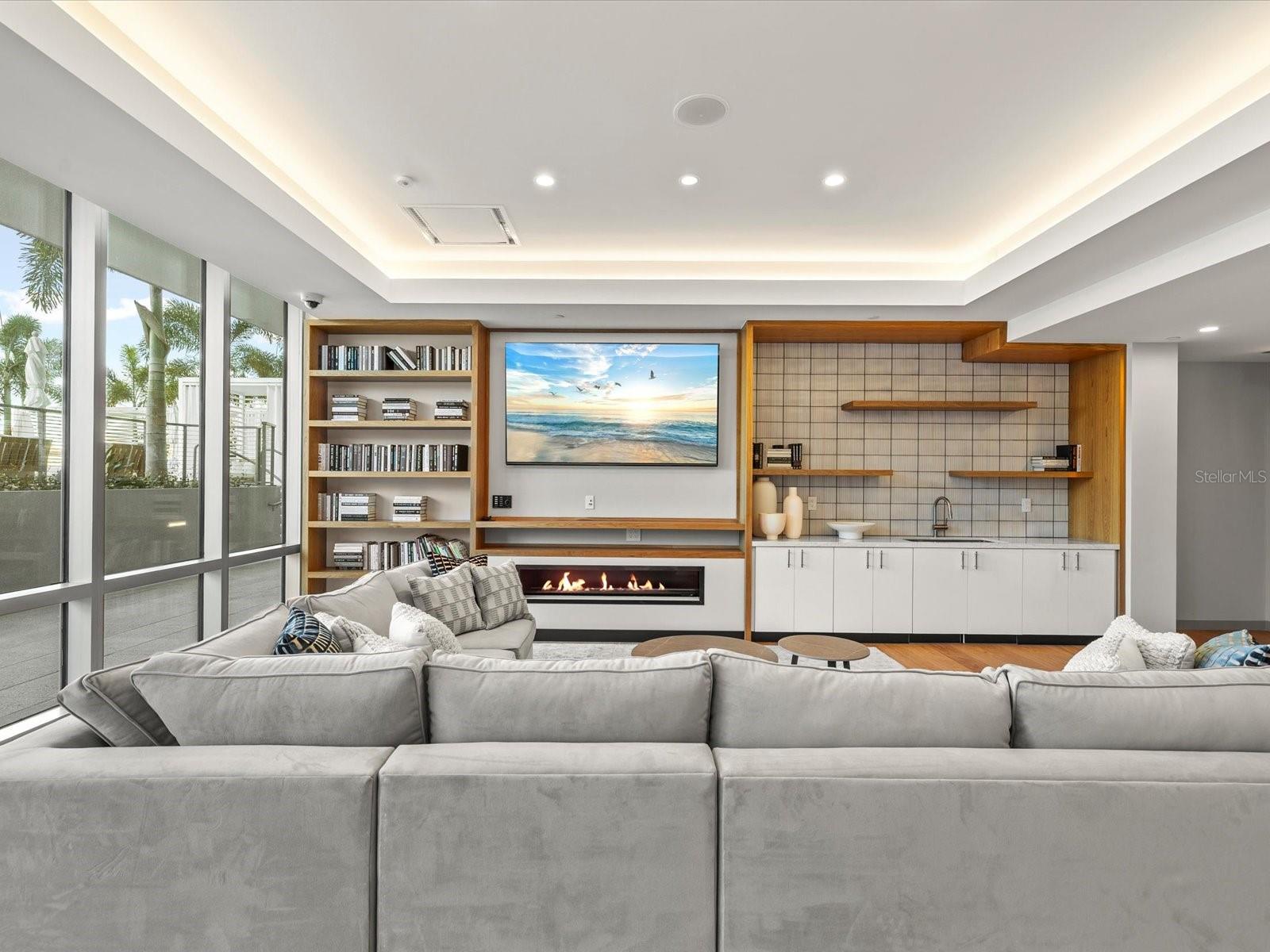 RESIDENCES AT 400 CENTRAL - Residential