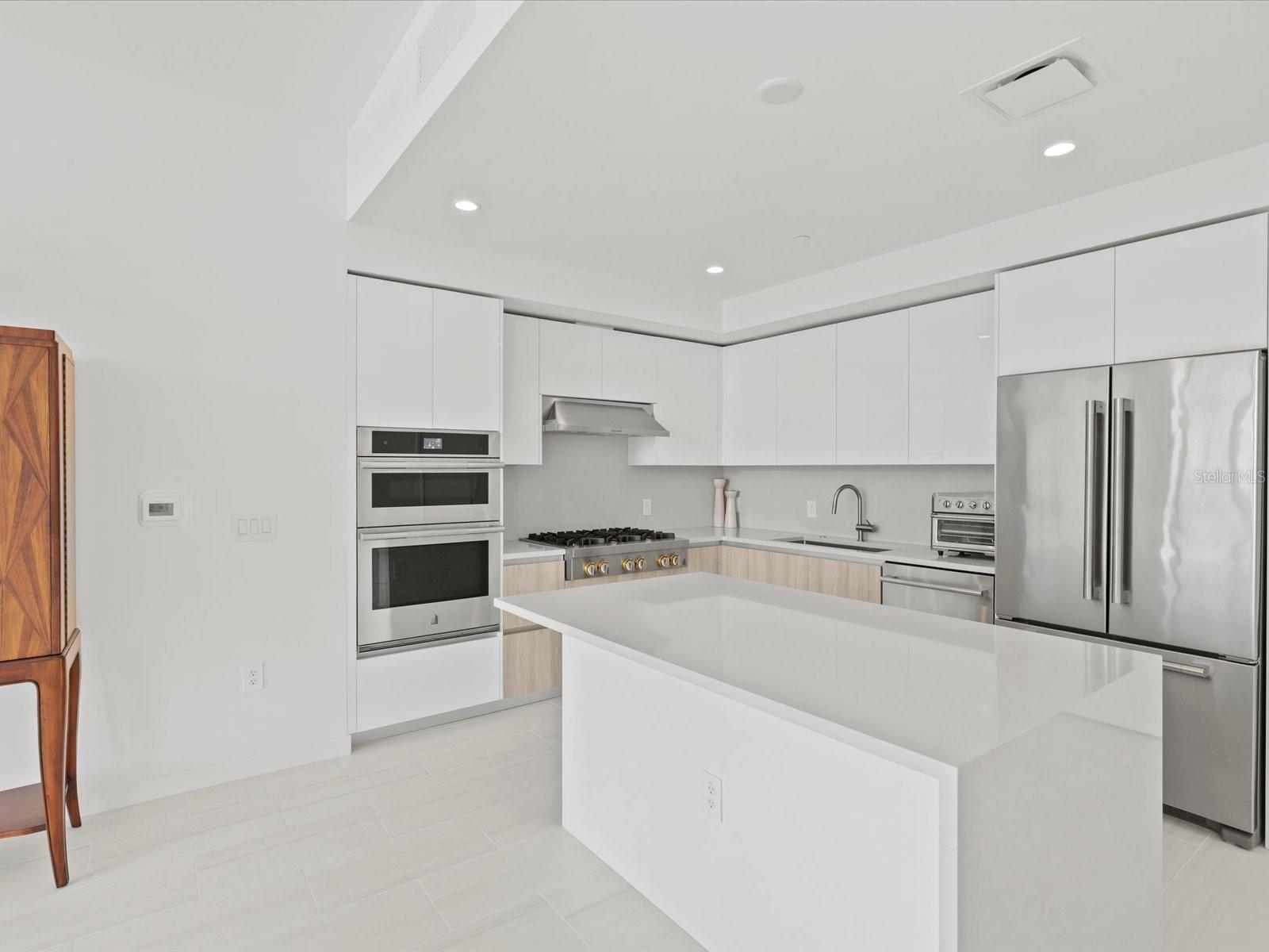 RESIDENCES AT 400 CENTRAL - Residential