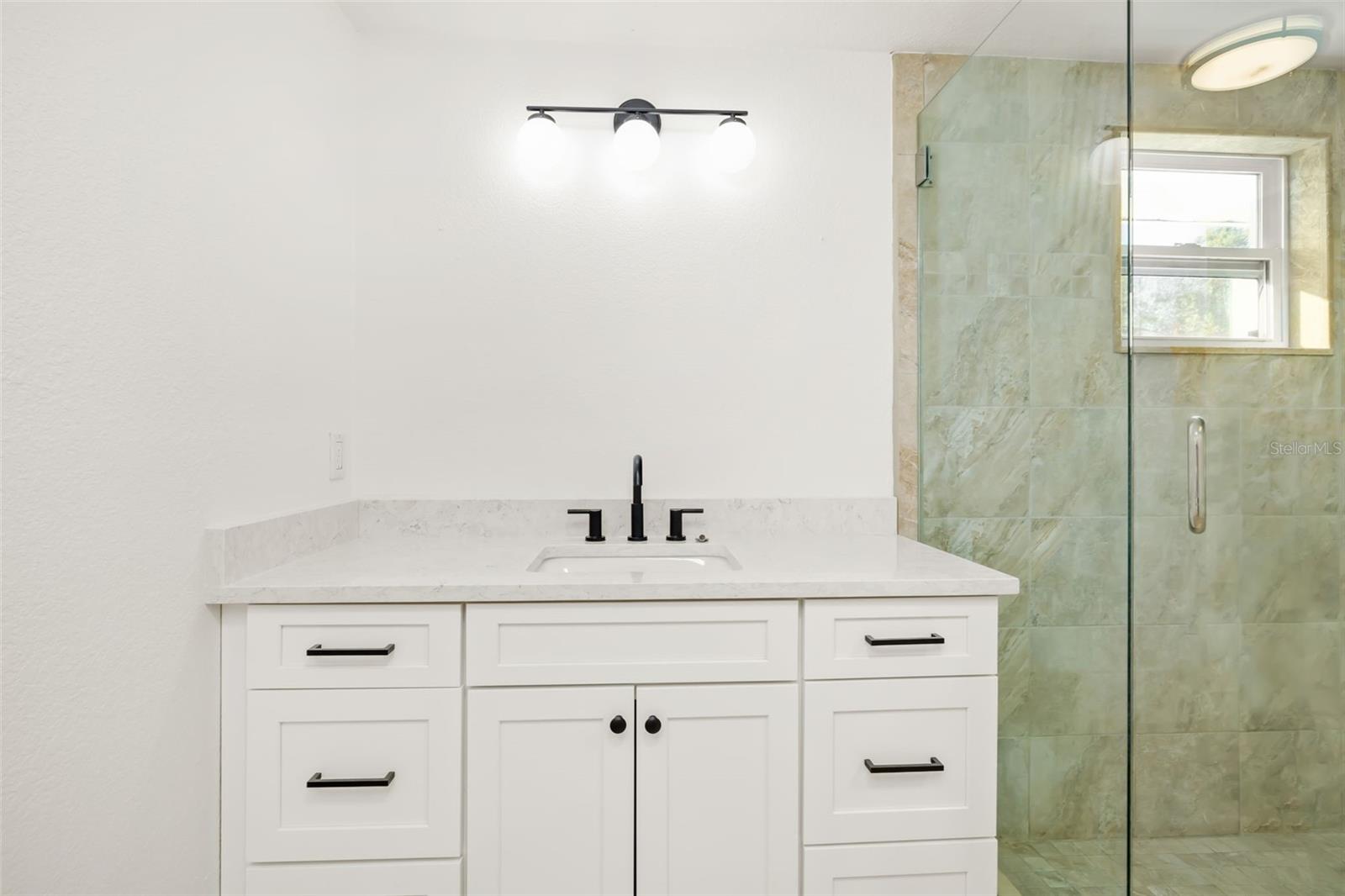 BEE RIDGE TOWN OF TOWNSITE - Residential