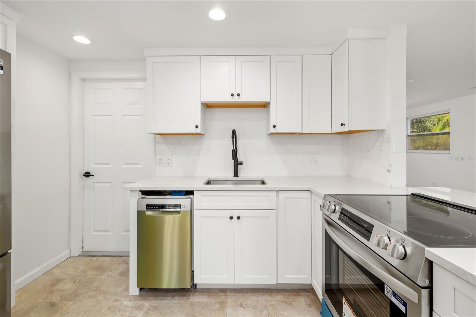 BEE RIDGE TOWN OF TOWNSITE - Residential