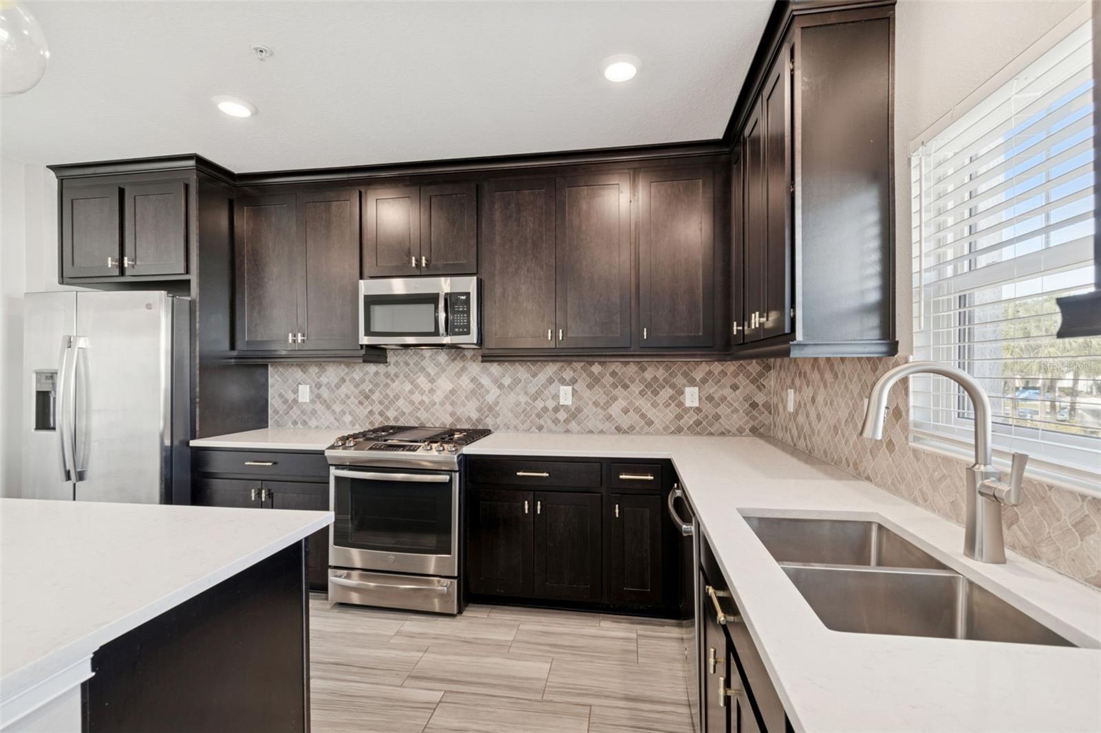 INLET PARK AT WESTSHORE MARINA - Residential Lease