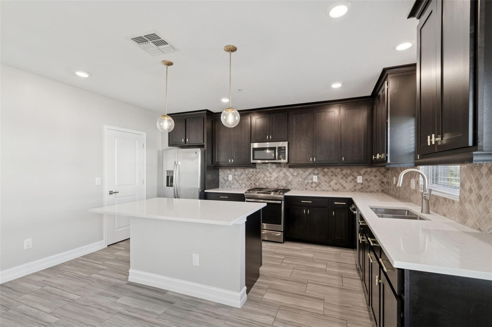 INLET PARK AT WESTSHORE MARINA - Residential Lease