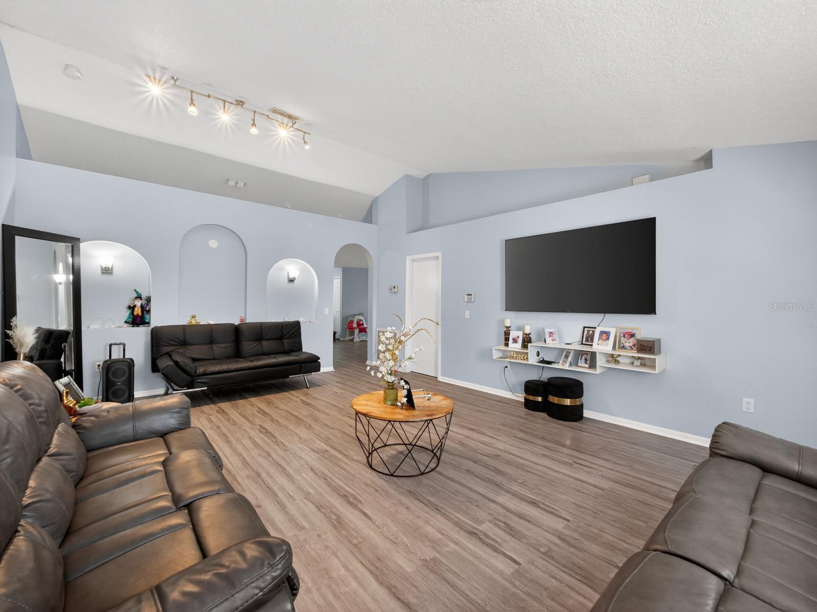 TURNBERRY RESERVE UNIT 1 - Residential