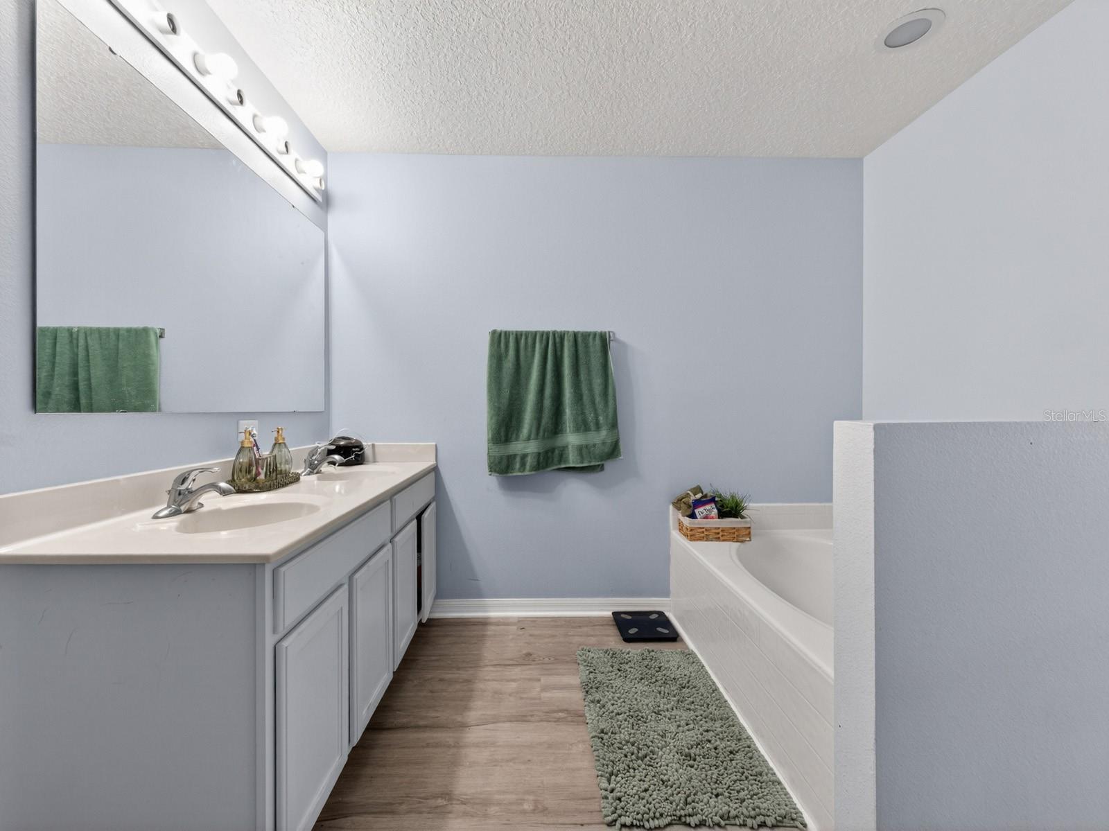 TURNBERRY RESERVE UNIT 1 - Residential
