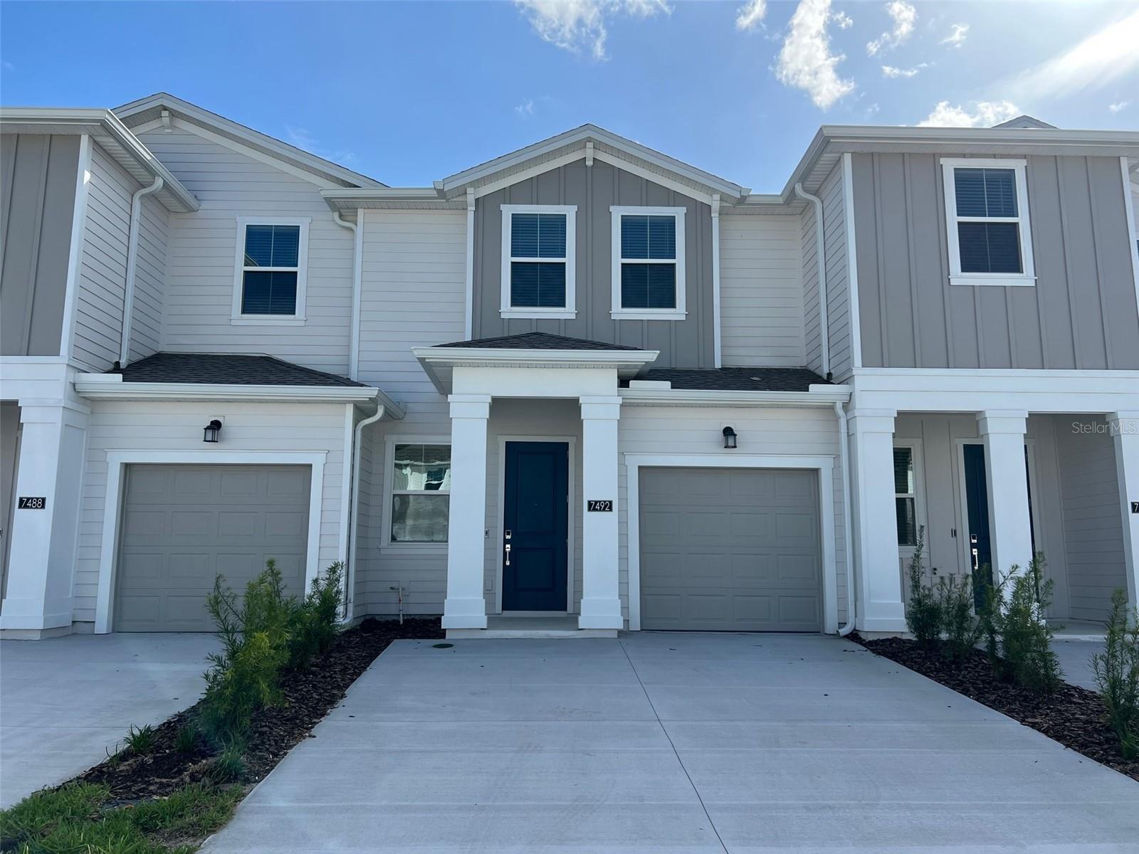 TOWNHOUSE, TEA OLIVE MODEL. READY TO MOVE IN. IT IS A BEAUTIFIL TOW-STORY TOWNHOUSE AT LAKE WILSON RESERVE. YOU WILL BE THE FIRST TENANT TO RENT IT, ENJOY THE SCOOP. 3 BEDROOMS & 2.5 BATHROOMS. OPEN CONCEPT KITCHEN, ROOMS ON THE UPPER LEVEL. NEW STAINLESS-STEEL APPLIANCES. EASY AND QUICK ACCESS TO US-192. EXCELLENT LOCATION CLOSE TO SHOPPING CENTER, MARKETS, WALMART AND DISNEY THEME PARKS
