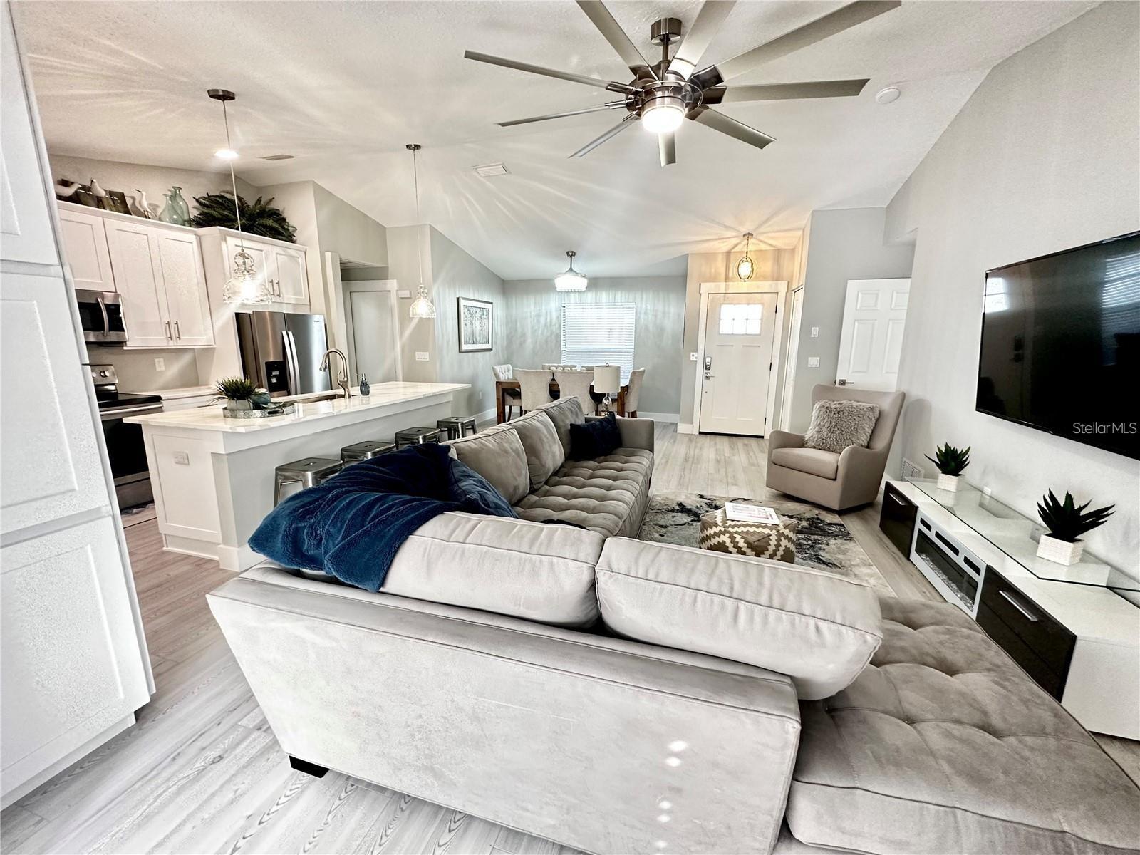 GULF GATE EAST UNIT 4 - Residential Lease