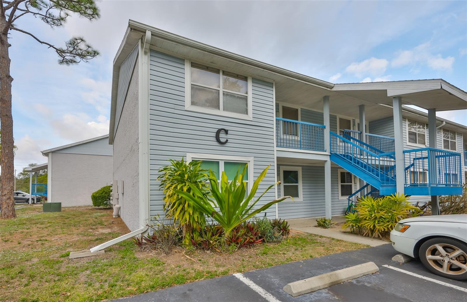 TERRACE PALMS CONDO - Residential Lease