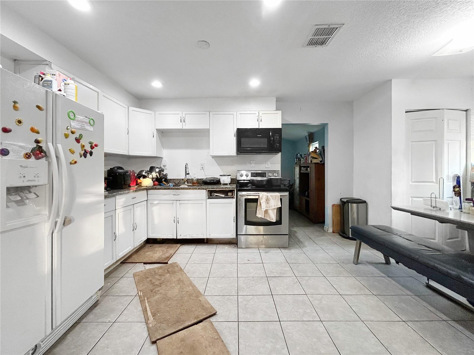 LEISURE HILLS - Residential