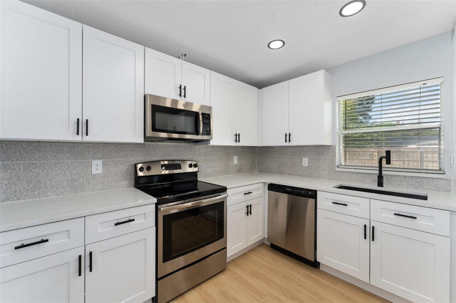 TRAILWOOD ESTATES SEC 2 - Residential Lease