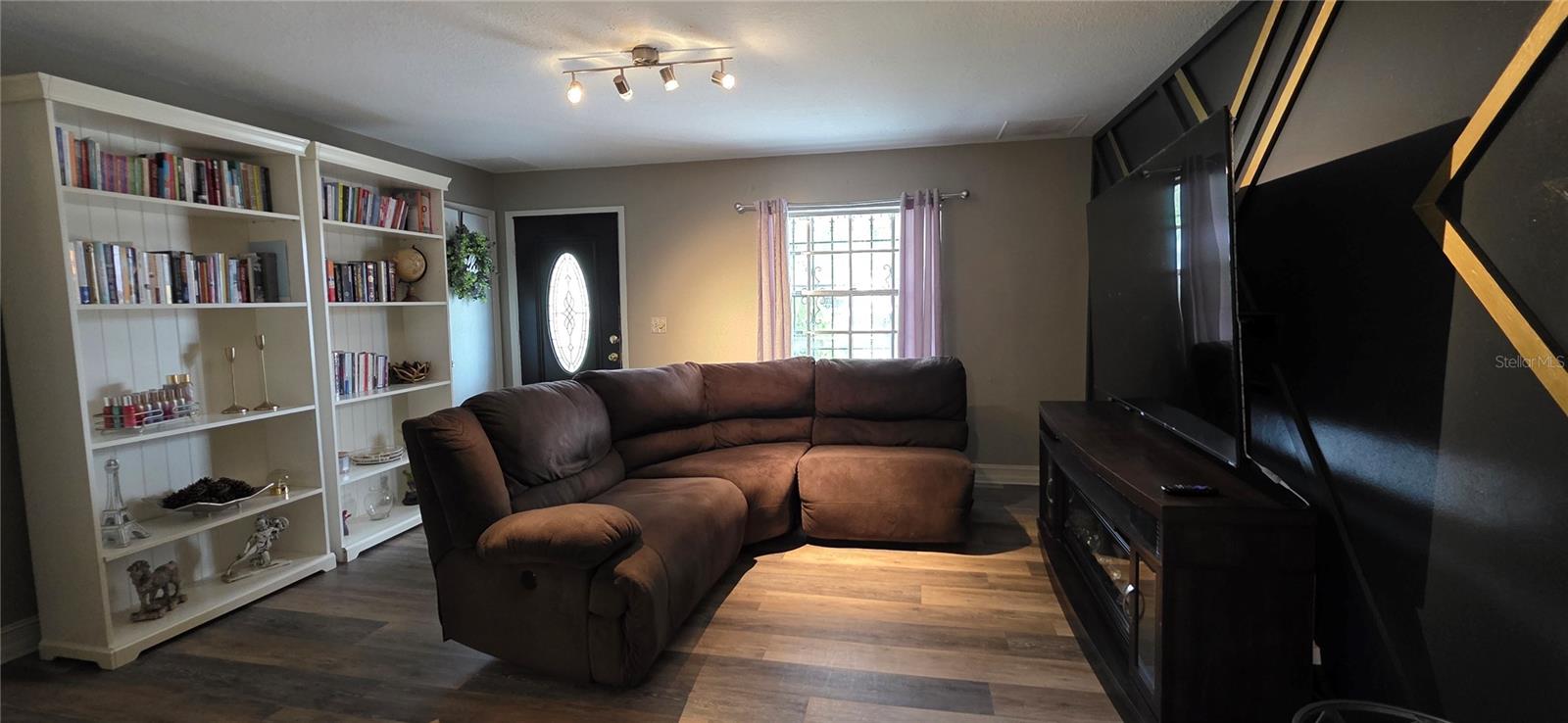 1302 CENTER STREET