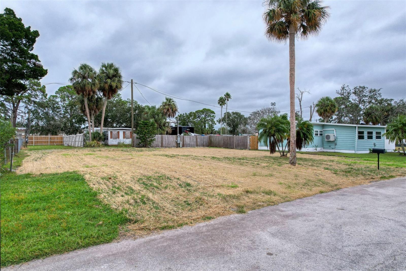 EDGEWATER GARDENS - Land