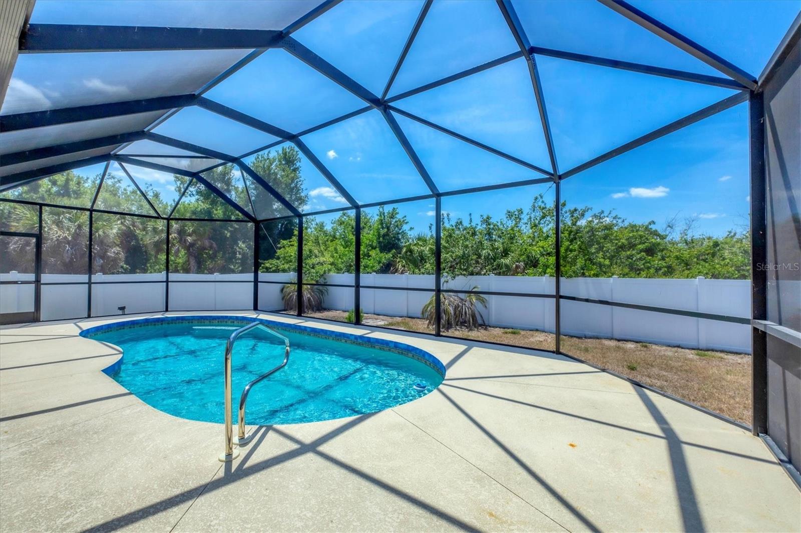 ROTONDA LAKES - Residential