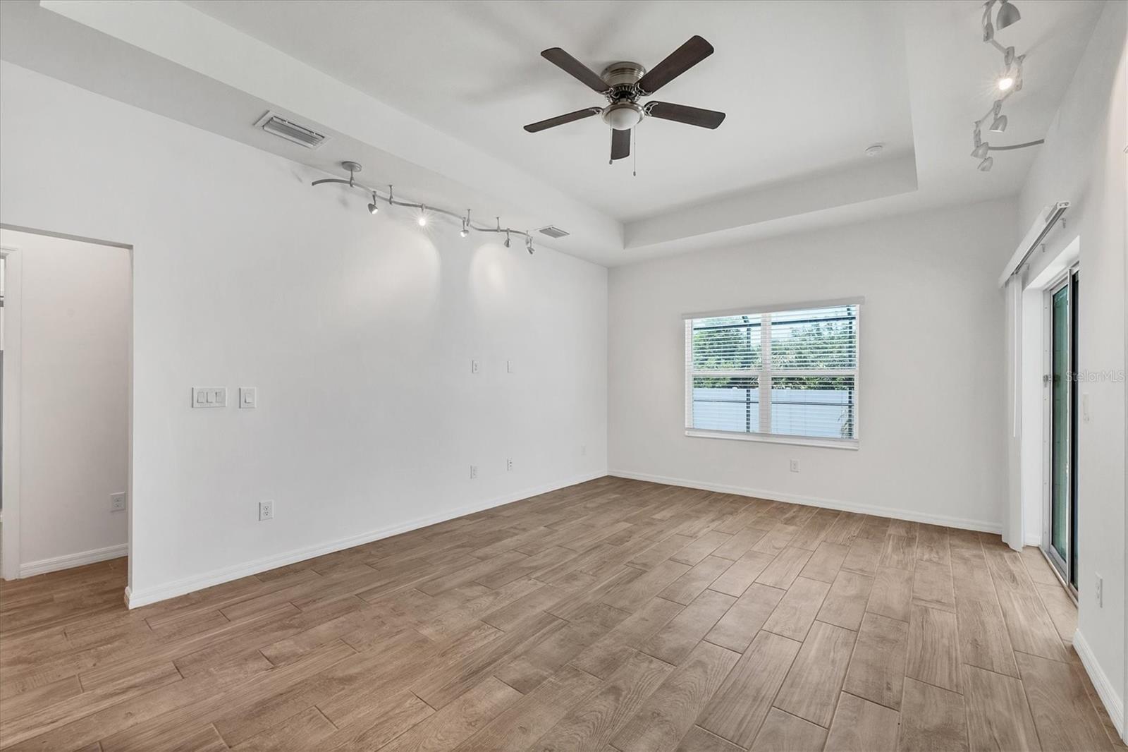 ROTONDA LAKES - Residential