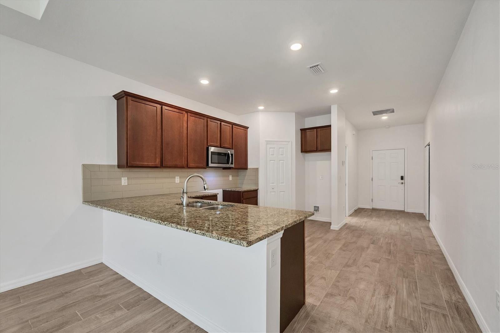 ROTONDA LAKES - Residential