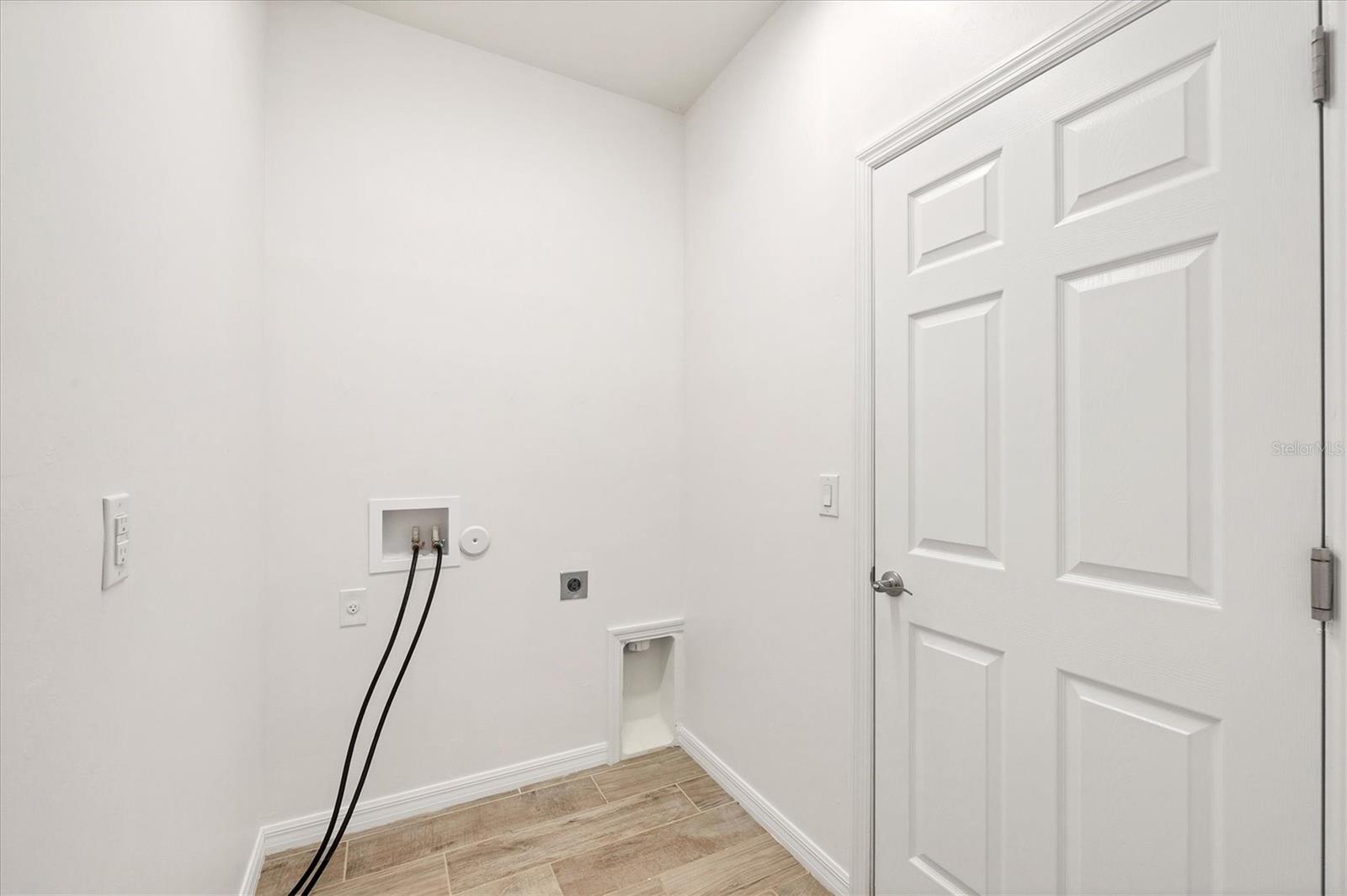 ROTONDA LAKES - Residential