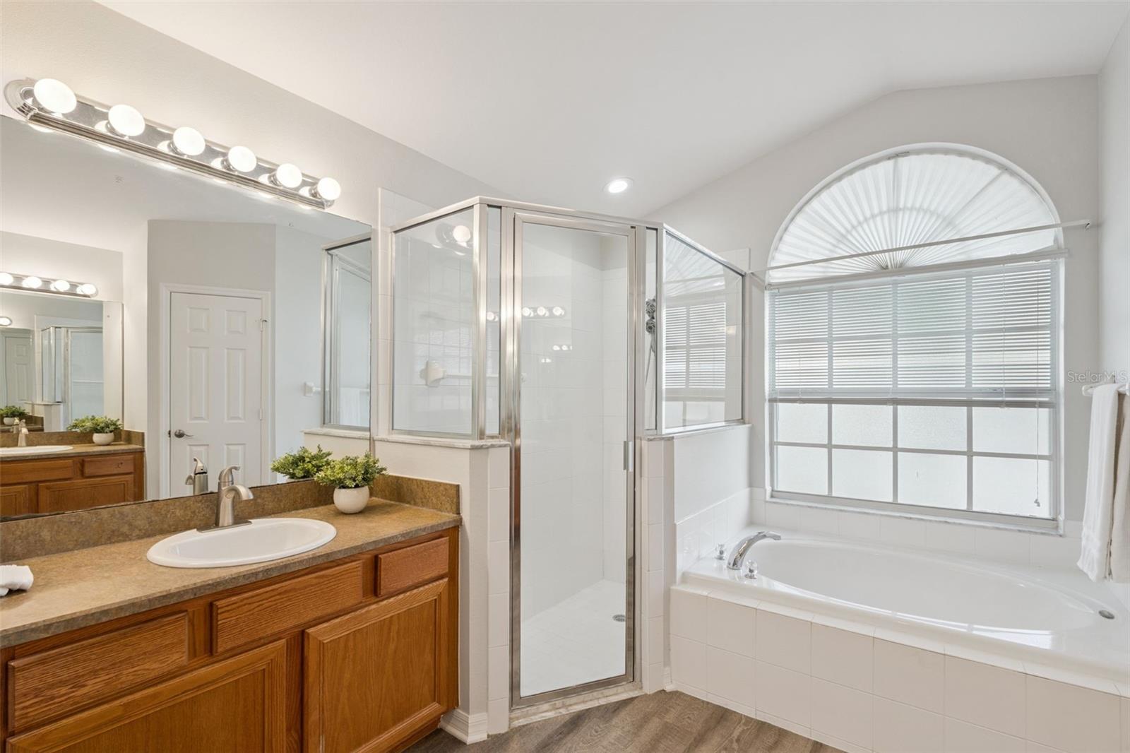 ORANGE TREE PH 04 LT 401 BEING IN 15-24-2 - Residential