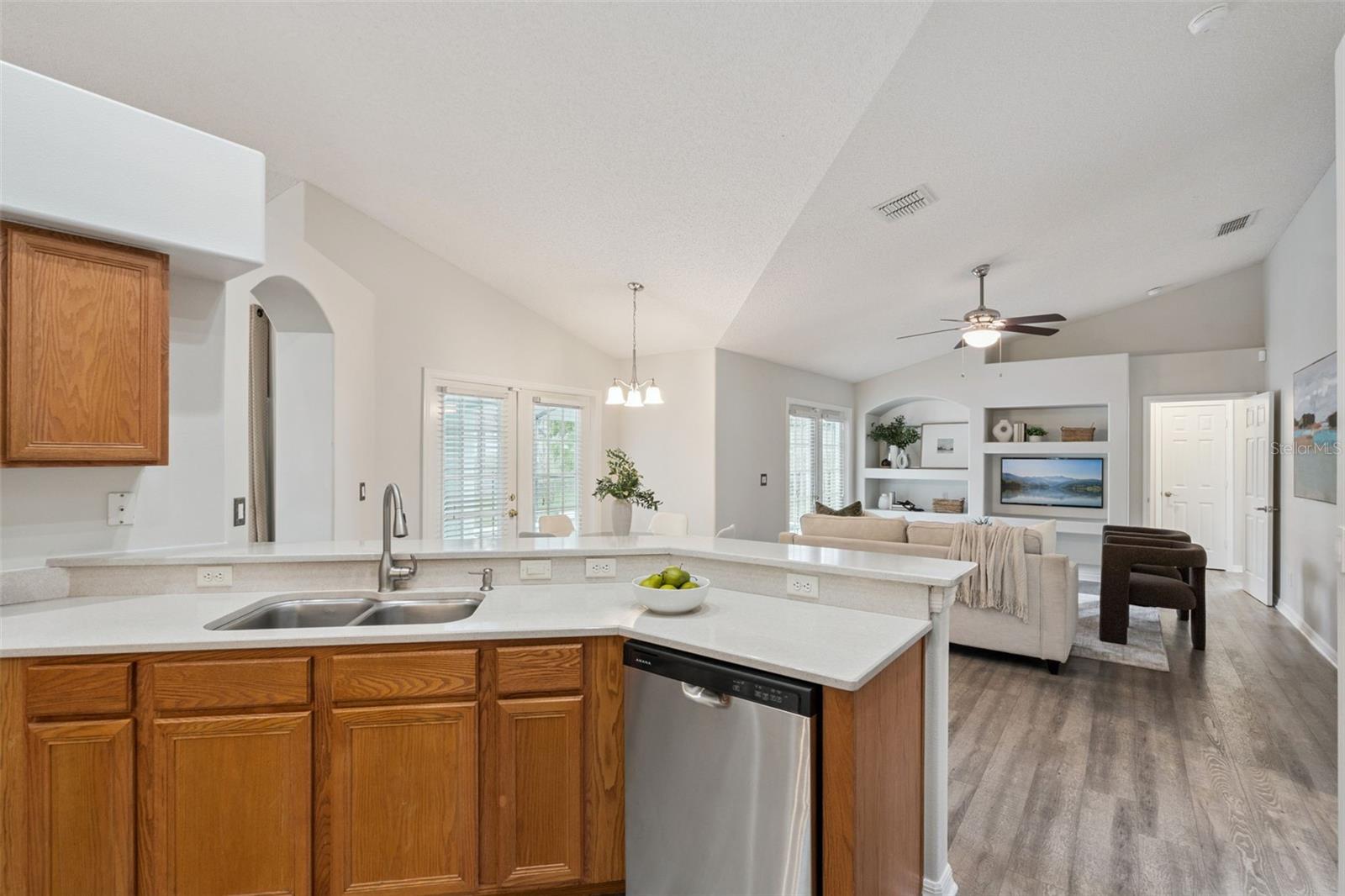 ORANGE TREE PH 04 LT 401 BEING IN 15-24-2 - Residential