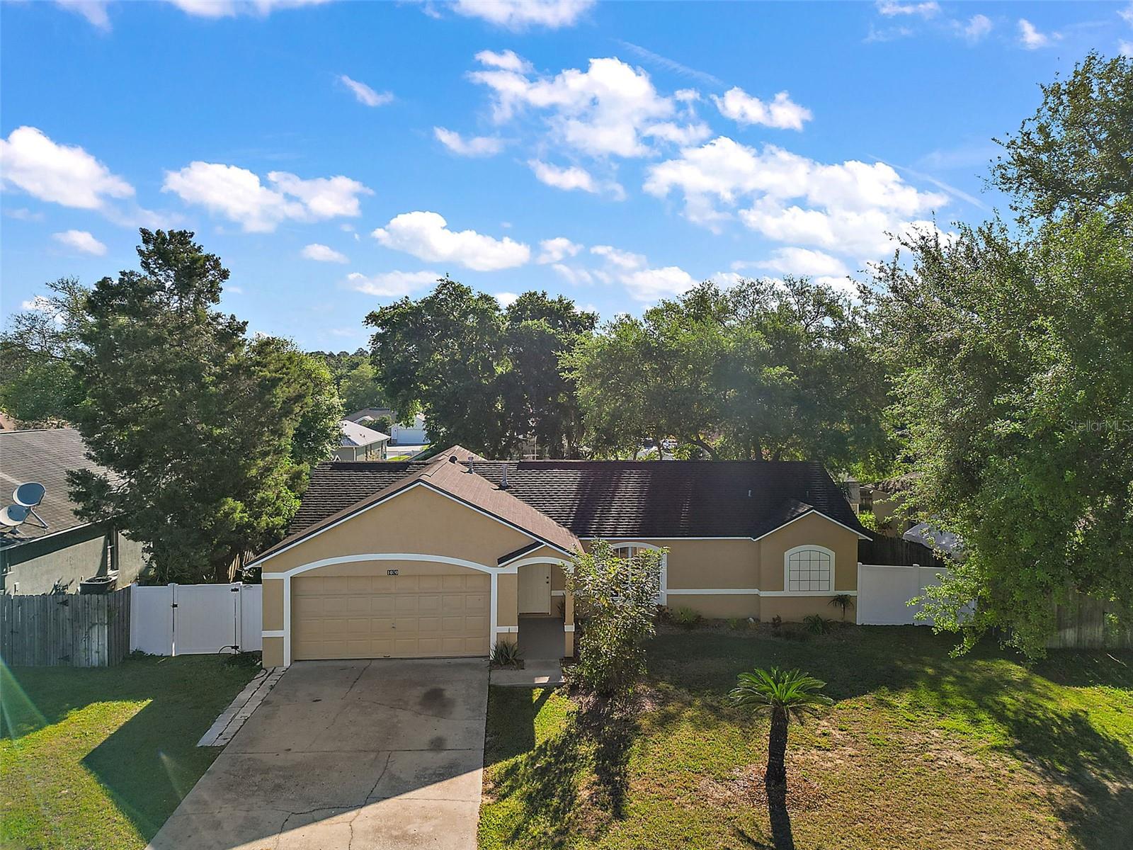 MINNEOLA PARK RIDGE ON LAKE MINNEOLA PH - Residential Lease