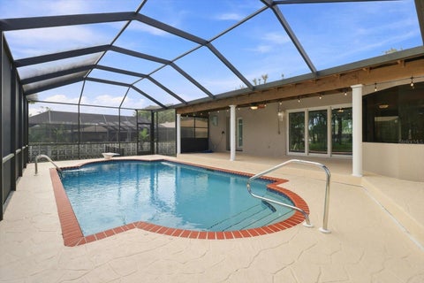 Tiny photo for 220 SE Kings Bay Drive, Crystal River, FL 34429 (MLS # OM730254)