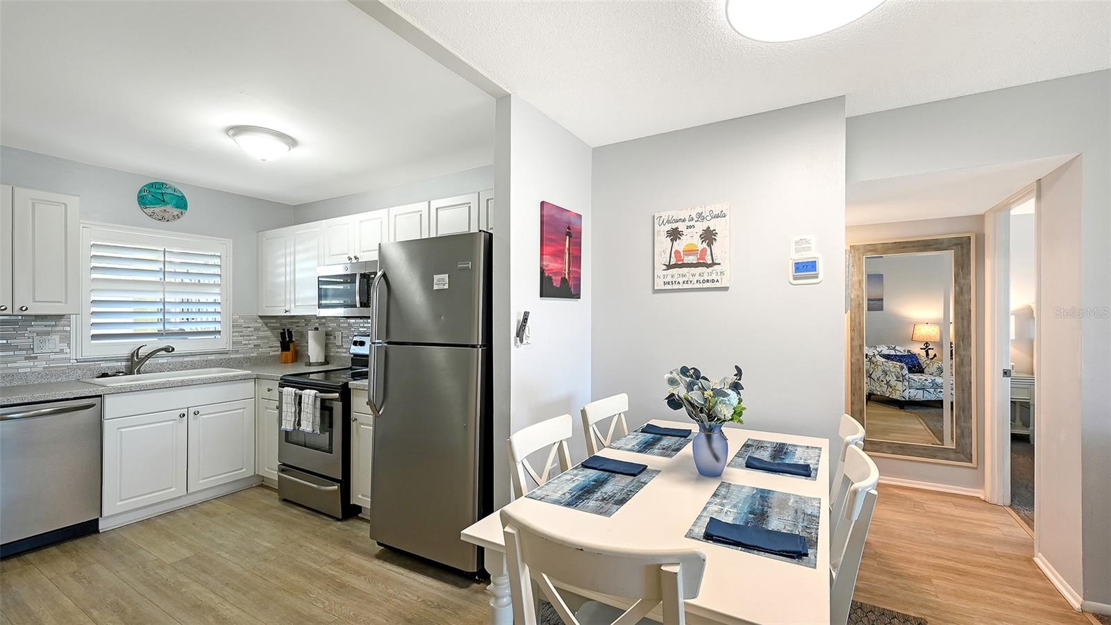 LA SIESTA CONDOMINIUMS - Residential