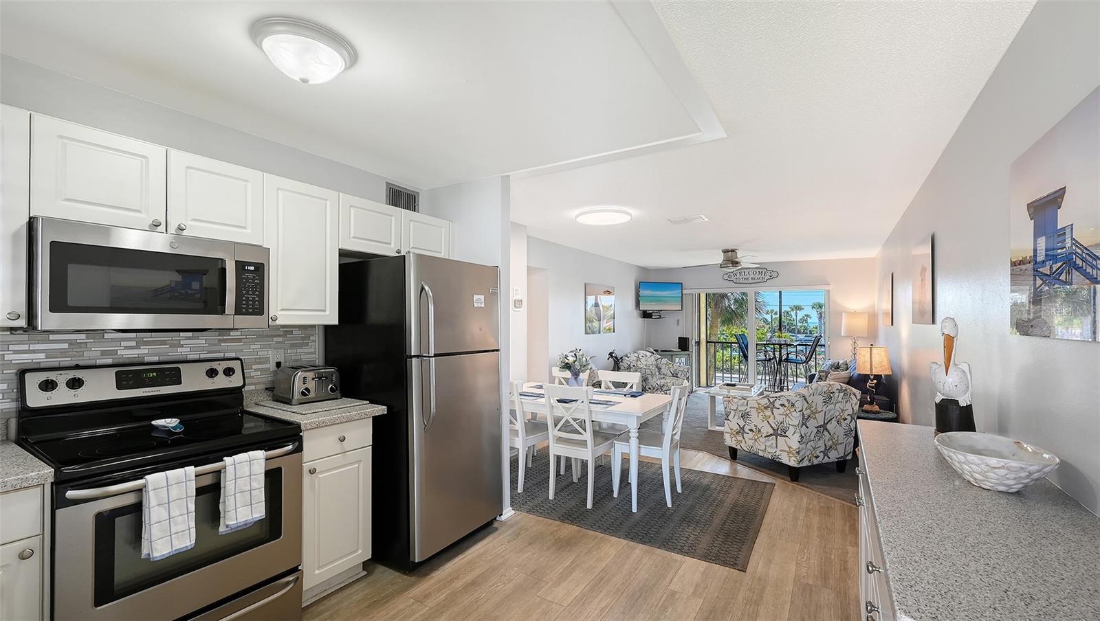 LA SIESTA CONDOMINIUMS - Residential