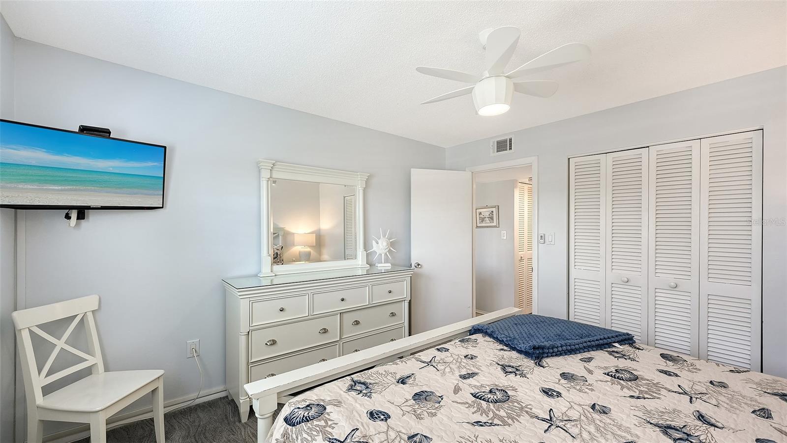 LA SIESTA CONDOMINIUMS - Residential