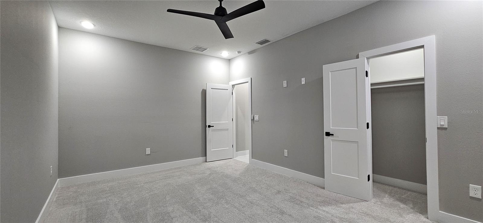 ROYAL TRAILS UNIT 01 - Residential