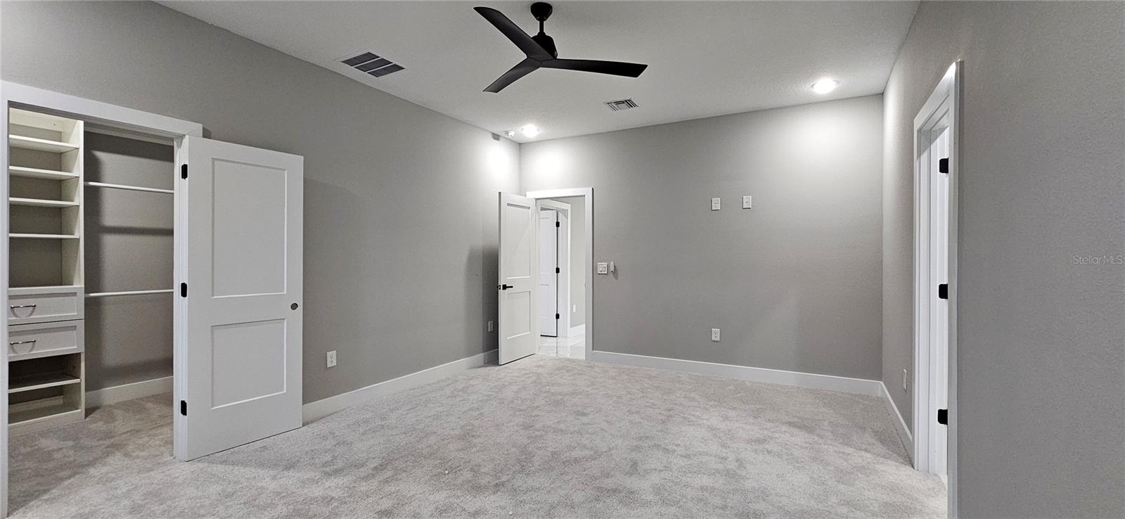 ROYAL TRAILS UNIT 01 - Residential