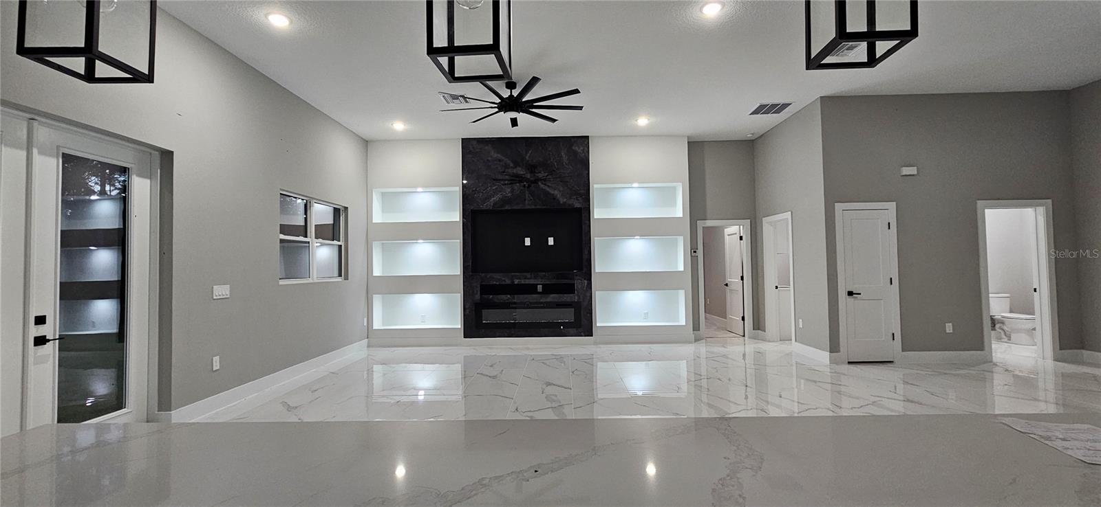 ROYAL TRAILS UNIT 01 - Residential