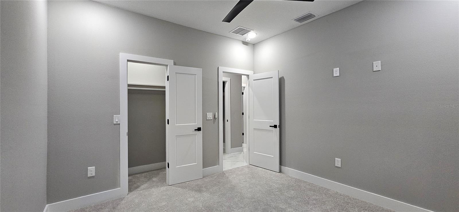 ROYAL TRAILS UNIT 01 - Residential