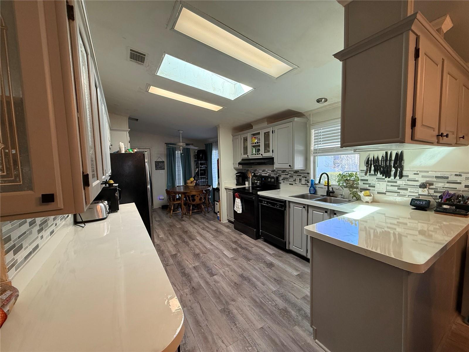 HERITAGE WOOD N LAKE ESTATES - Residential