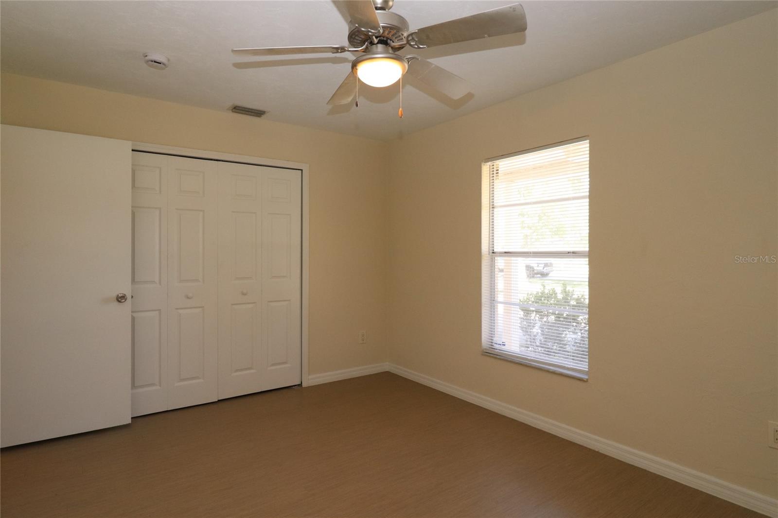 DELTONA LAKES UN 17 - Residential Lease