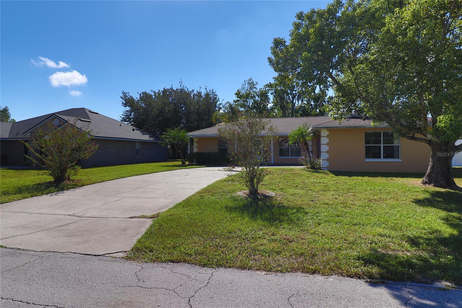 DELTONA LAKES UN 17 - Residential Lease