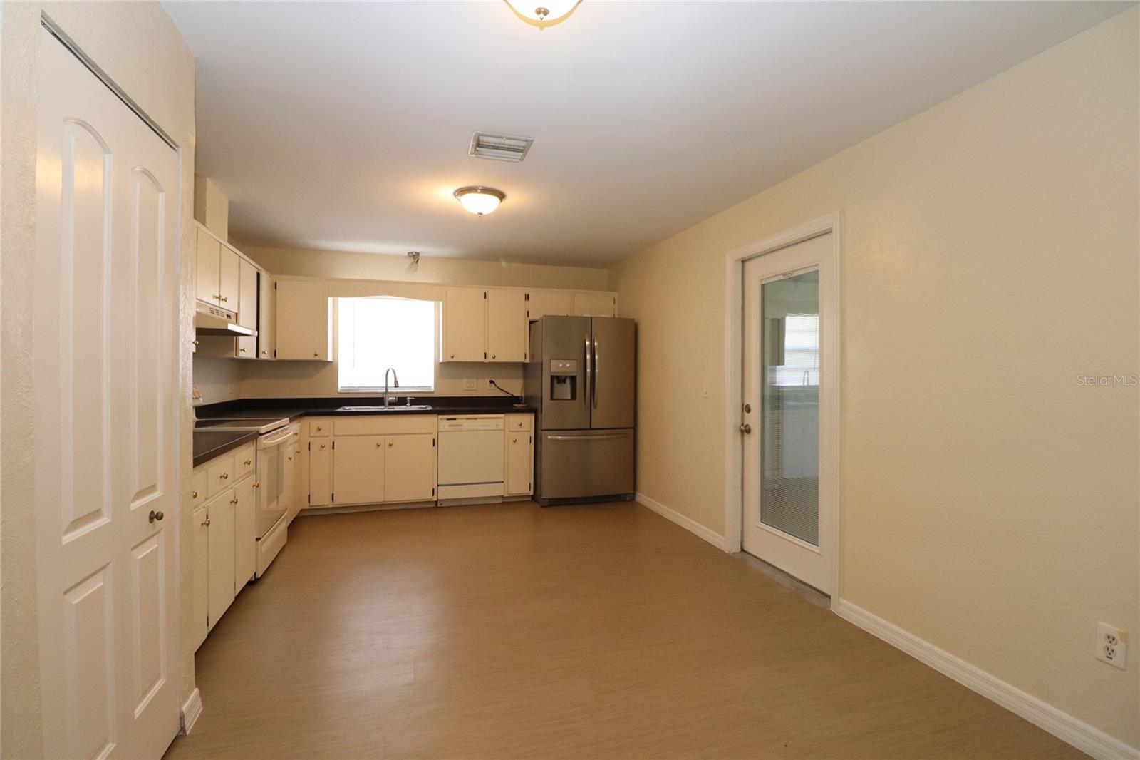 DELTONA LAKES UN 17 - Residential Lease