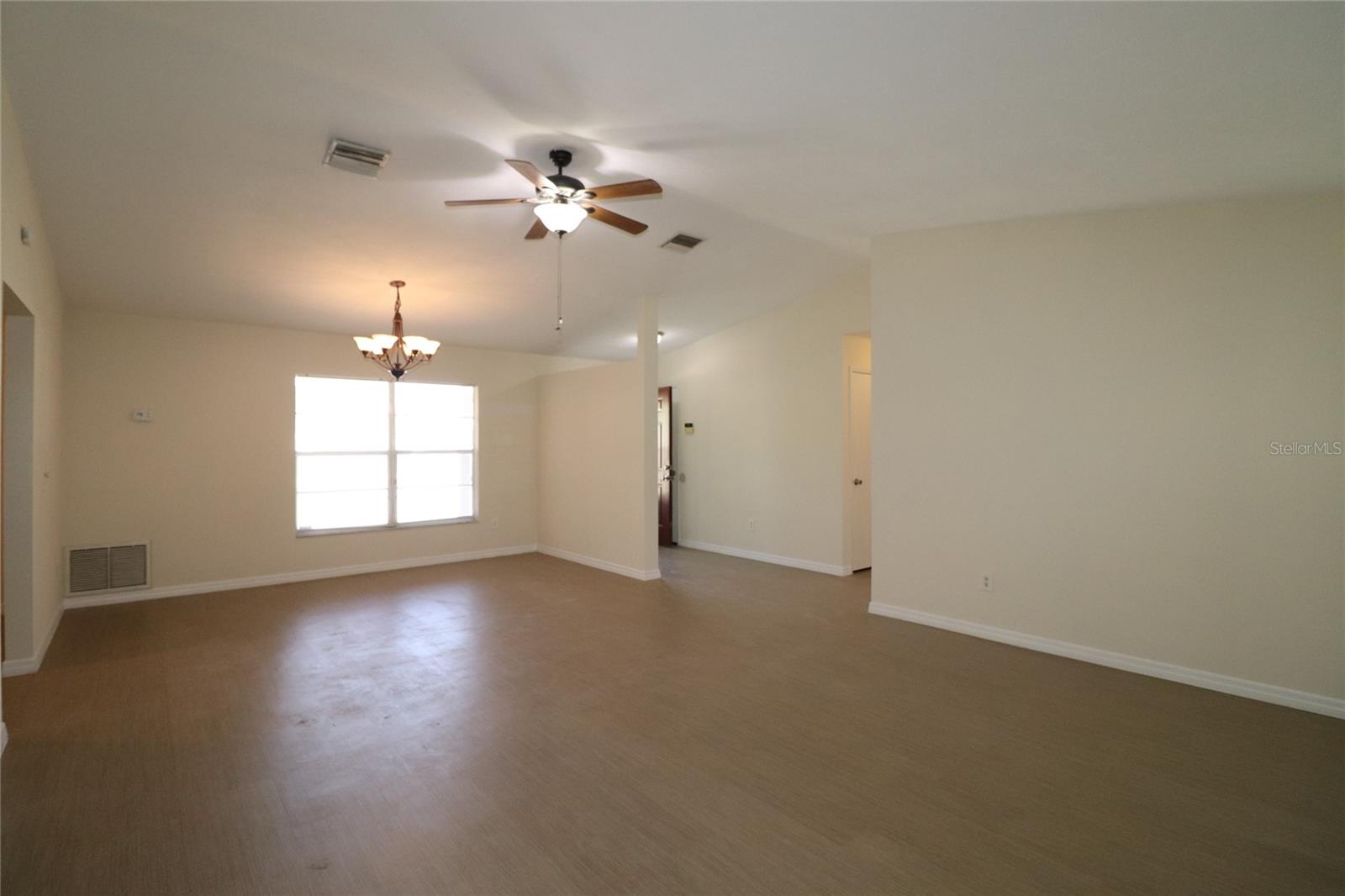 DELTONA LAKES UN 17 - Residential Lease