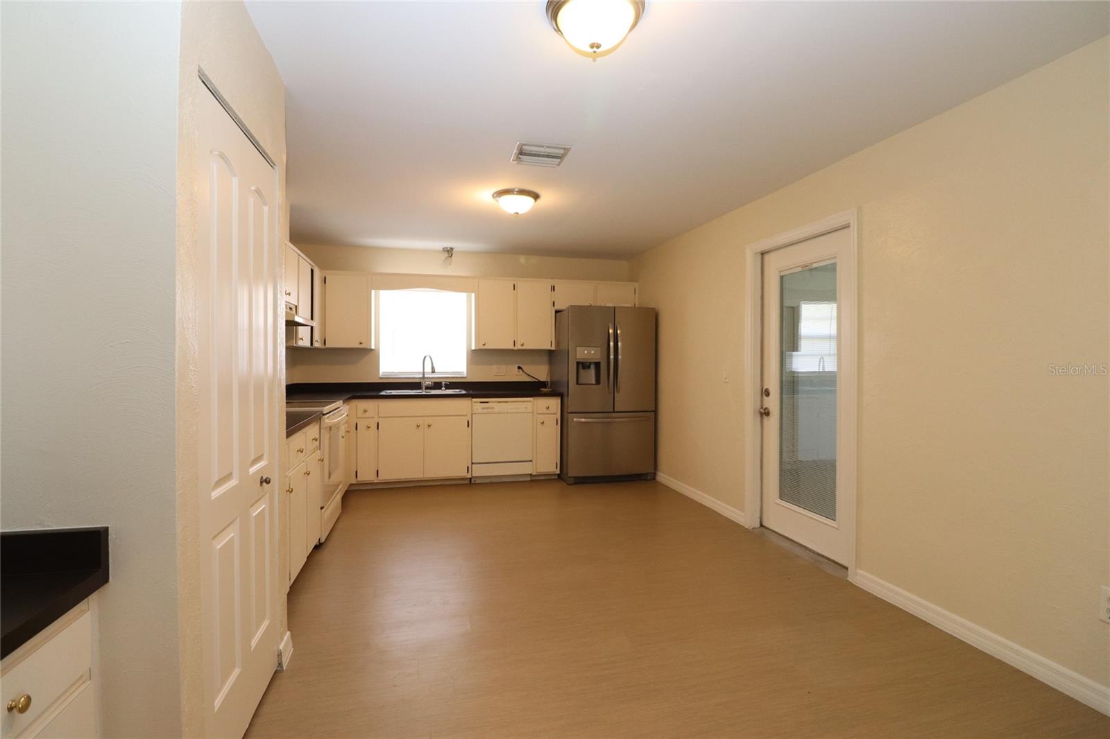 DELTONA LAKES UN 17 - Residential Lease