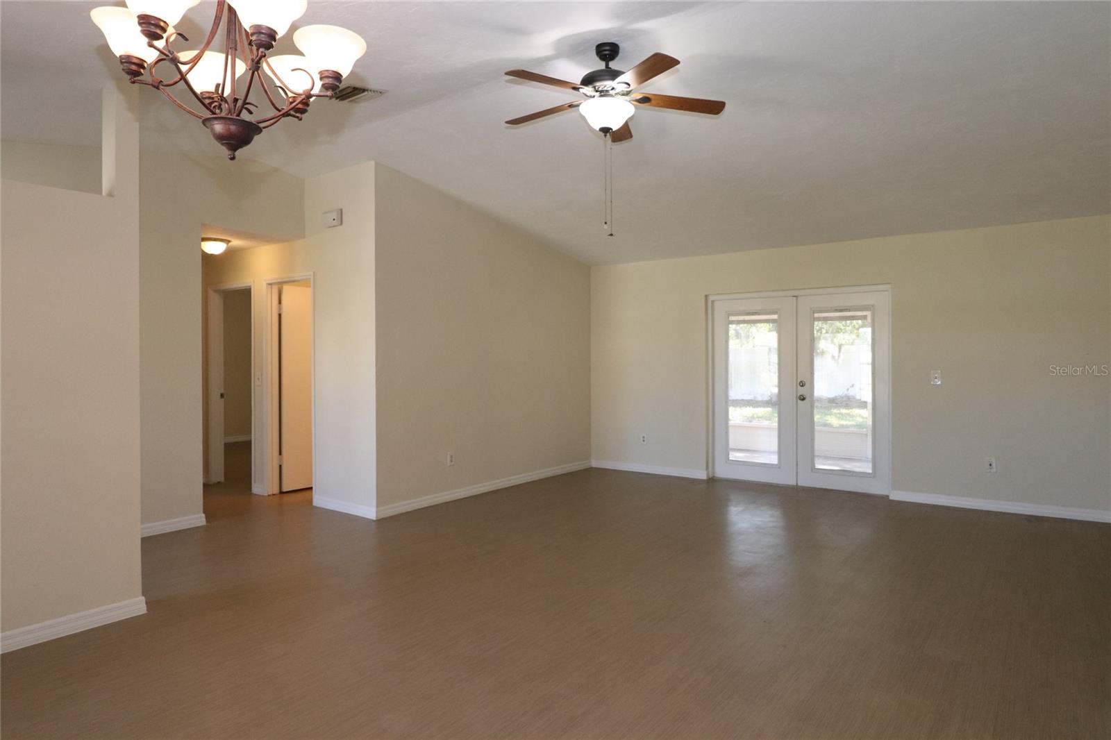 DELTONA LAKES UN 17 - Residential Lease