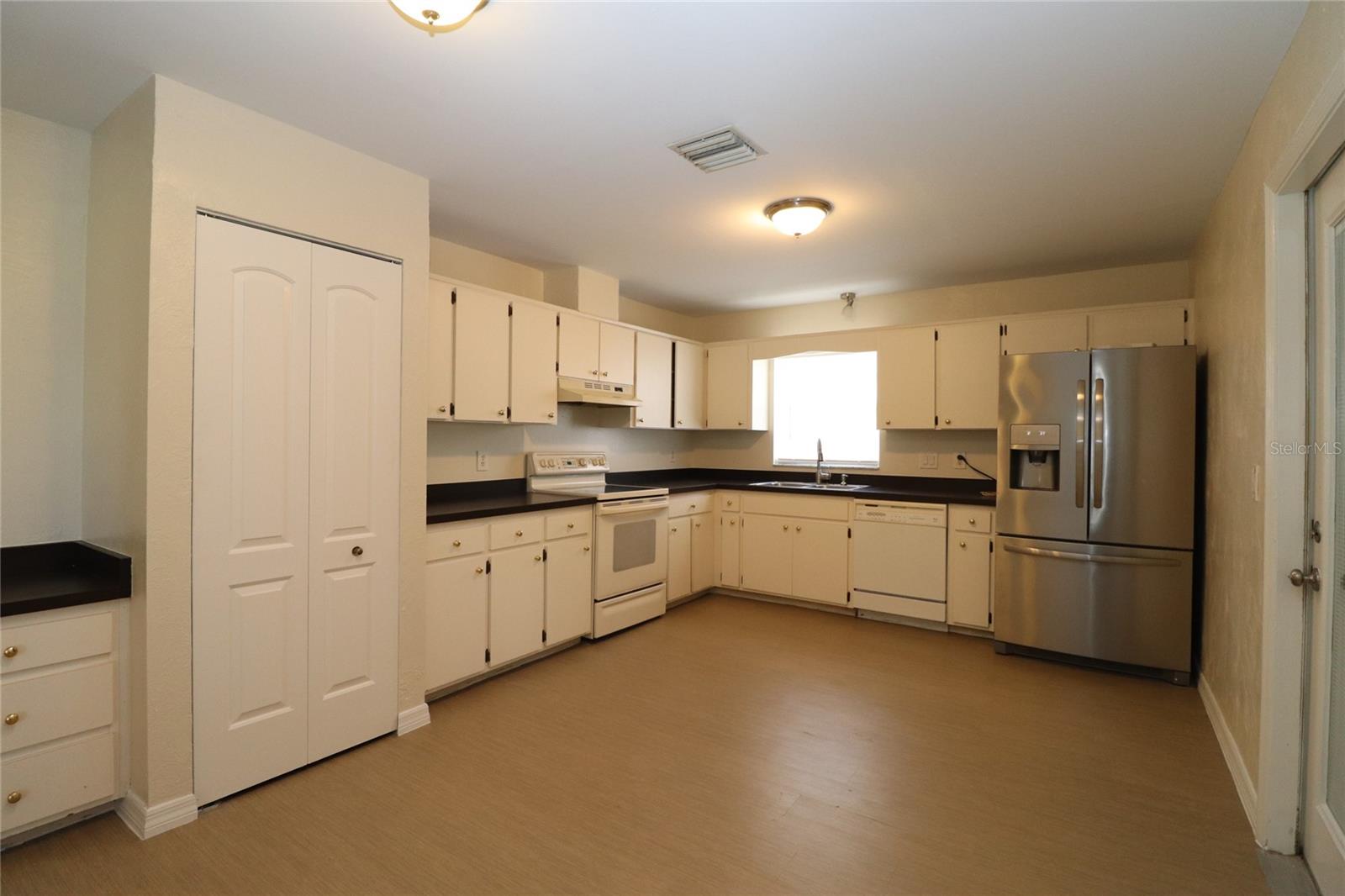 DELTONA LAKES UN 17 - Residential Lease