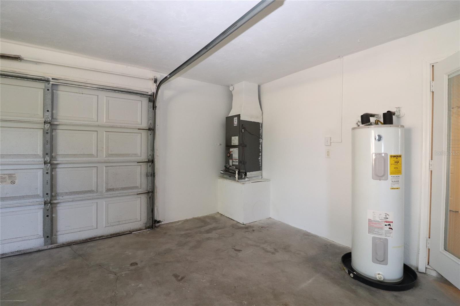 DELTONA LAKES UN 17 - Residential Lease