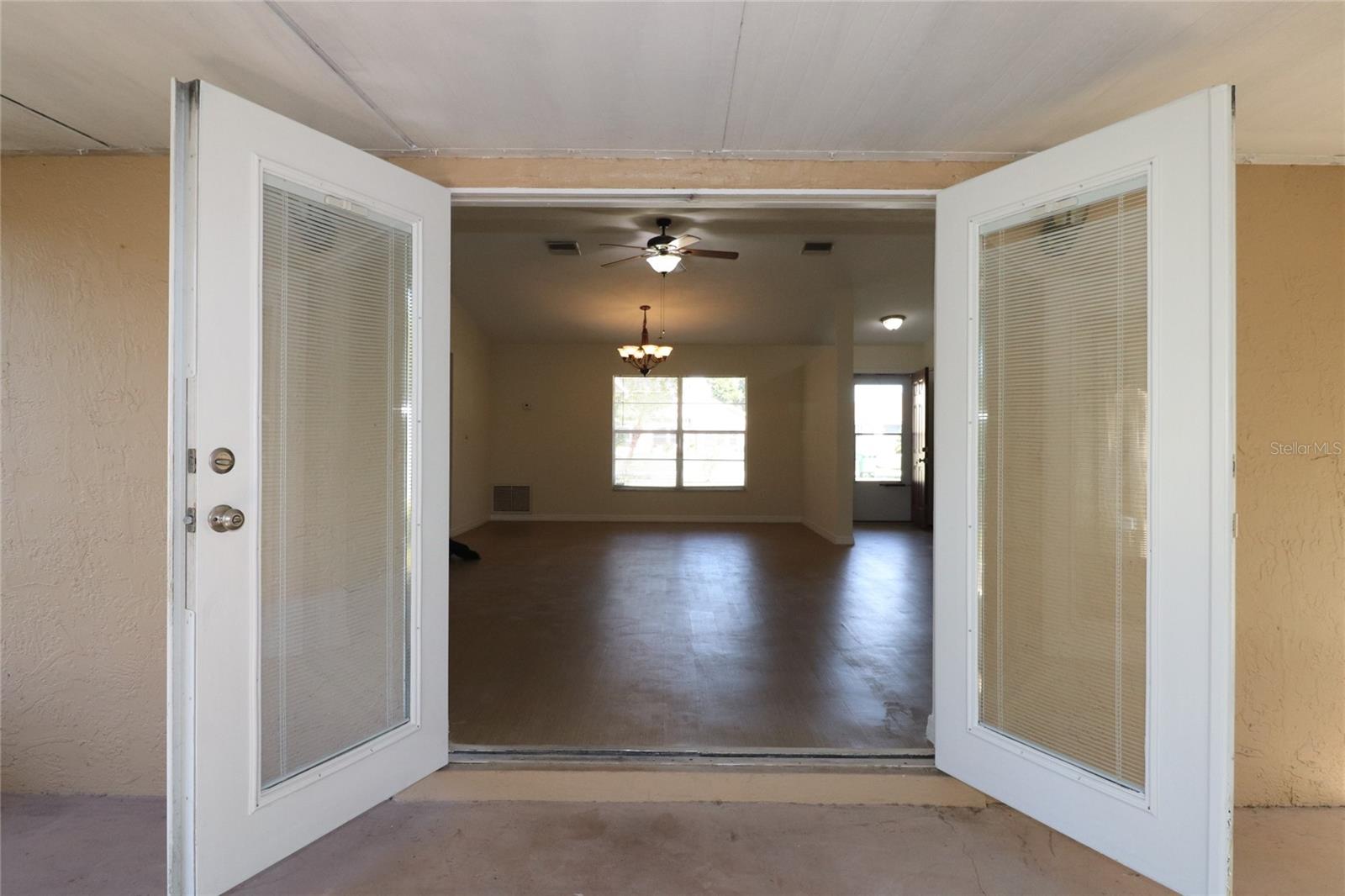 DELTONA LAKES UN 17 - Residential Lease