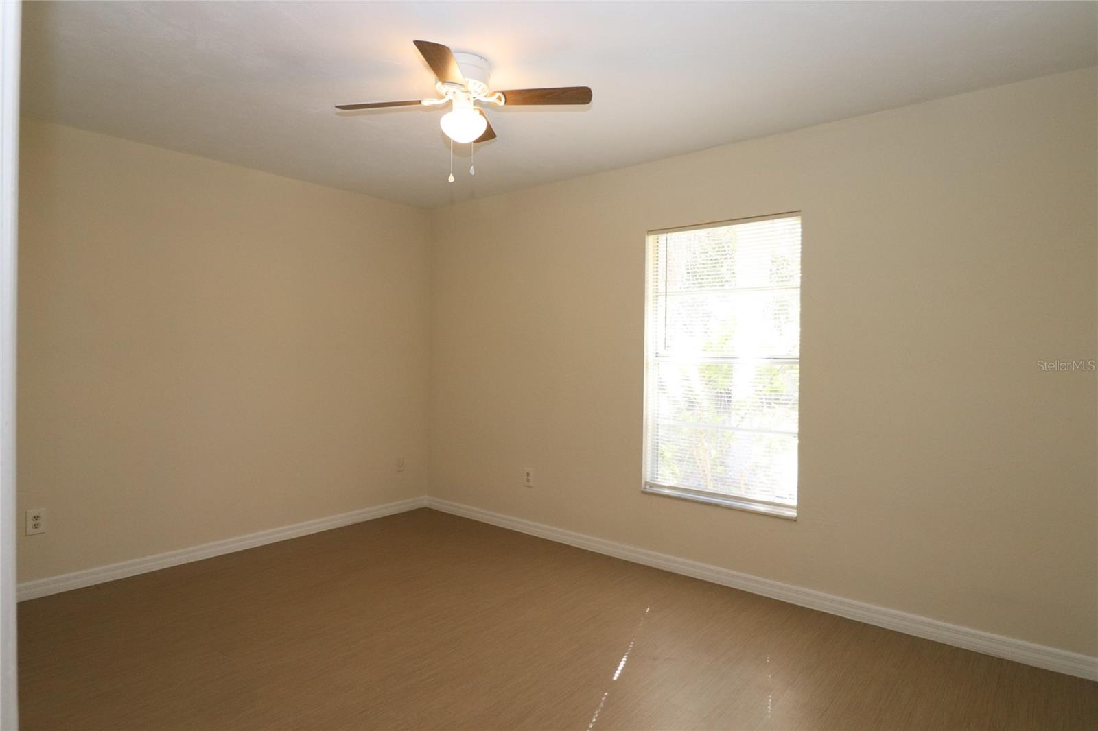 DELTONA LAKES UN 17 - Residential Lease